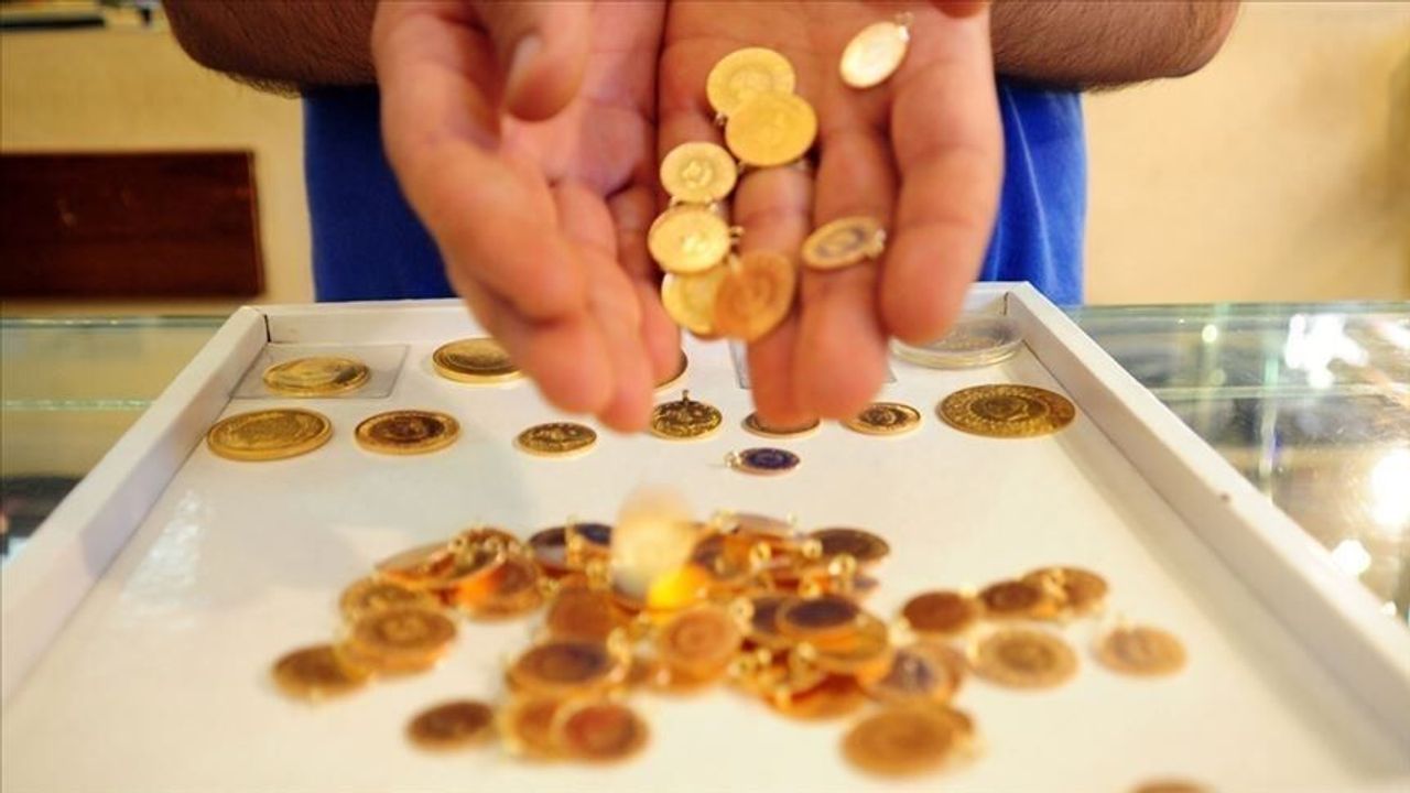 Kapalıçarşı'da altın fiyatları satış baskısıyla günü kayıpla kapattı