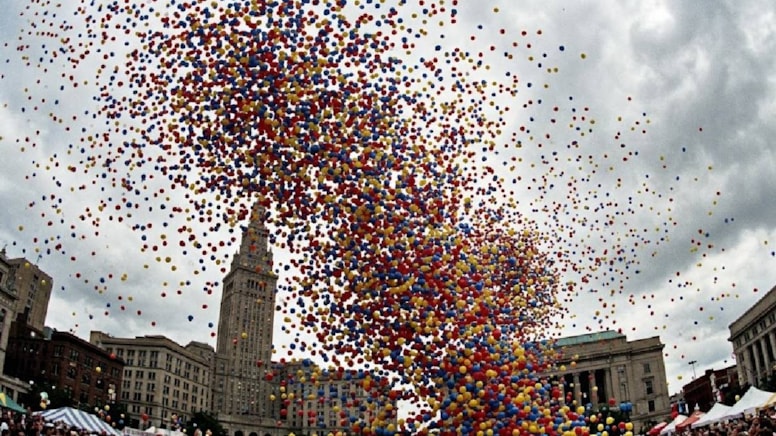Cleveland'da salınan 1,5 milyon balon fırtınayla felakete yol açtı