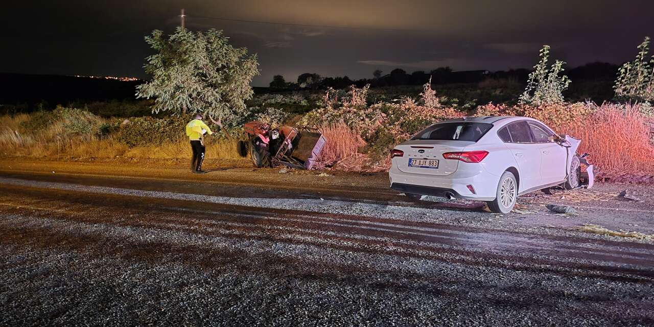 Gaziantep Yavuzeli'de traktör ve otomobil çarpıştı: 3 kişi yaralandı