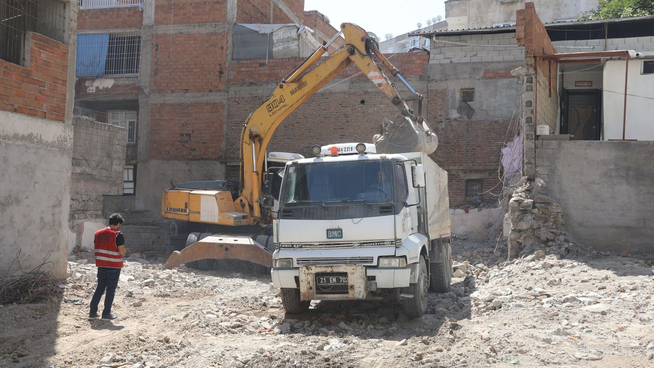 Diyarbakır Bağlar'da son bir ayda 32 metruk yapı yıkıldı