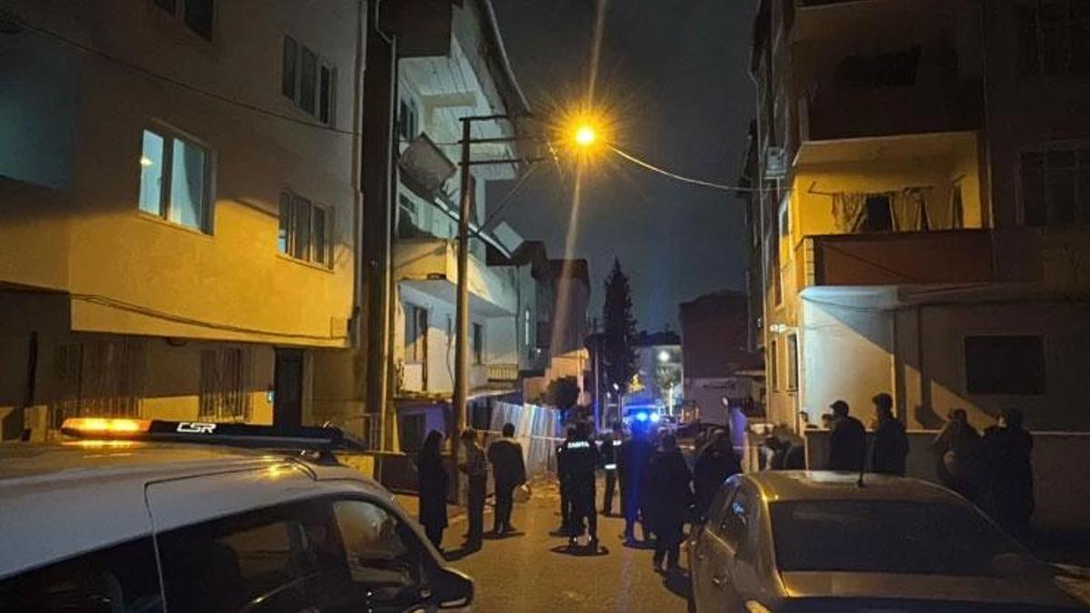 Kocaeli'de metruk binanın balkonu çöktü, bitişikteki bina tahliye edildi
