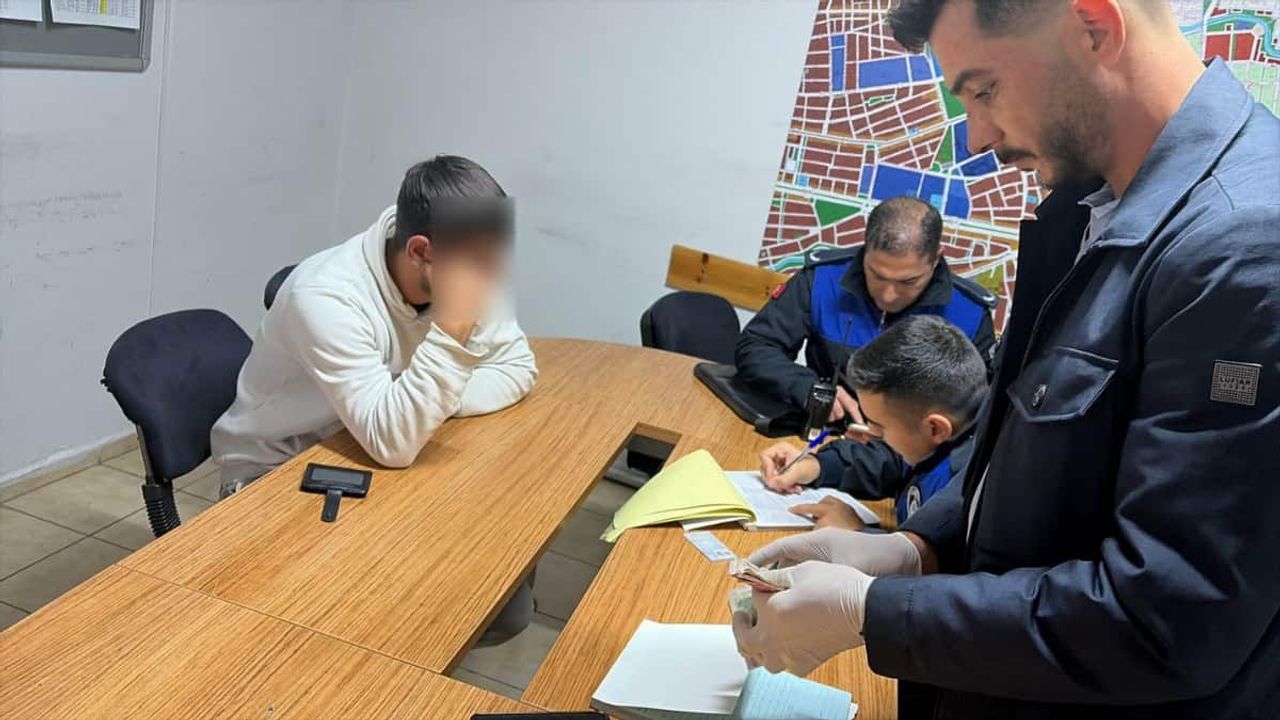 Eskişehir'de tramvayda sahte çocuk fotoğrafıyla para toplayan şahıs yakalandı