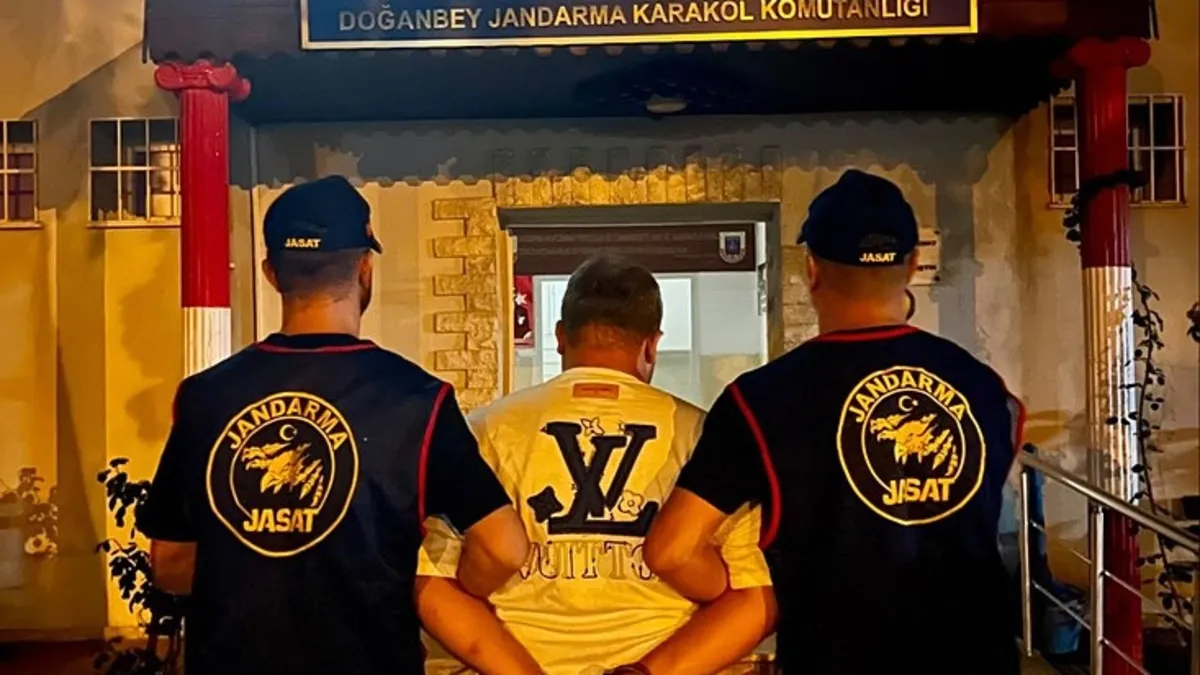 İzmir'de 21 aydır aranan ve 15 yıl hapis cezası bulunan firari yakalandı
