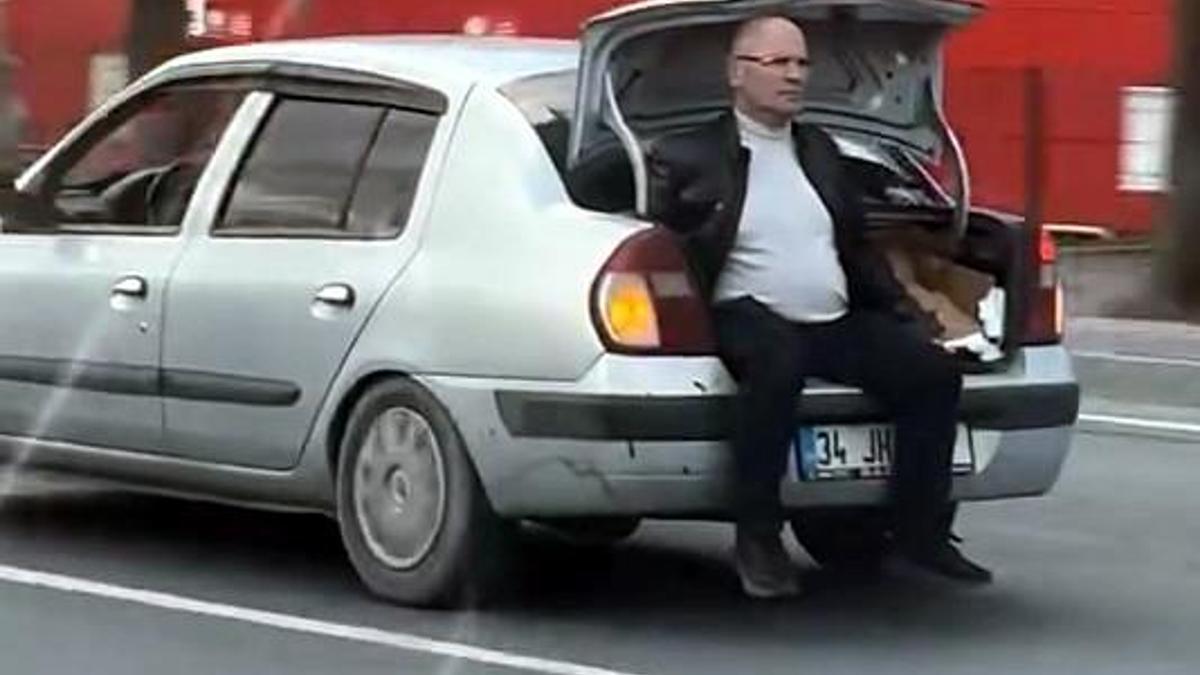 Avcılar'da yaralı kediyi bagajda taşıyan adamın çabası sonuç vermedi