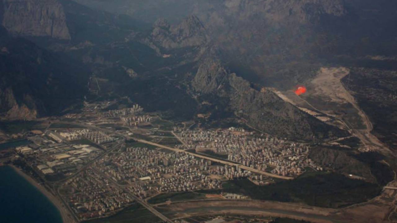 Antalya'da taşkın riski bulunan alana TOKİ'den yeni konut projesi