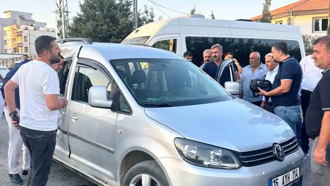 Adıyaman'da üç aracın karıştığı zincirleme kazada 3 kişi yaralandı