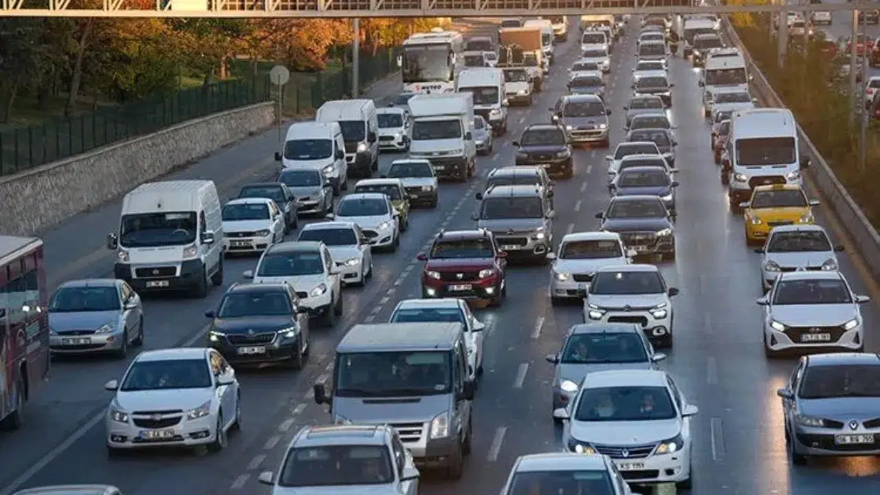 Kayseri'de trafik ihlali yapan 4 sürücüye toplam 285 bin 965 lira ceza kesildi