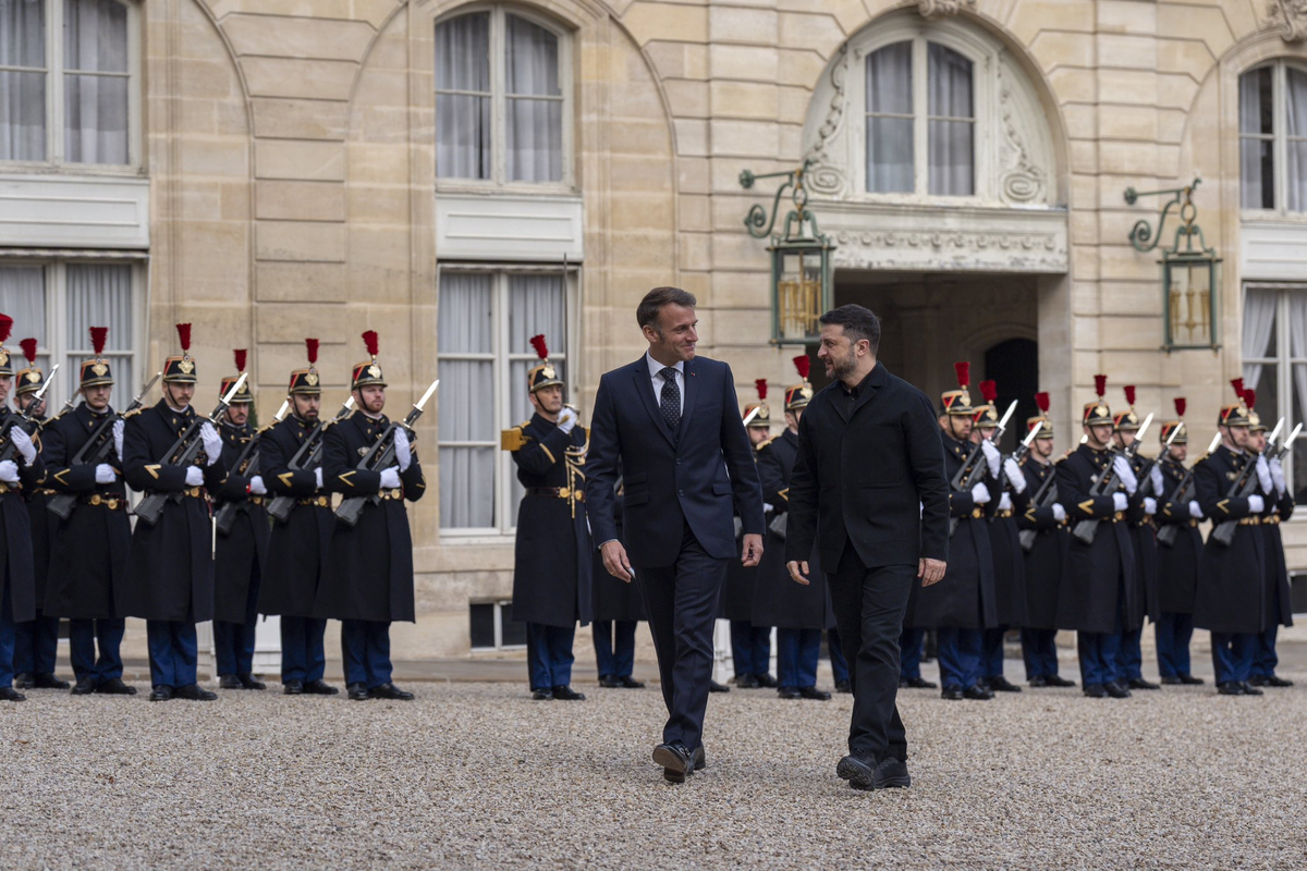 Macron, Zelenskiy ile görüşerek Ukrayna'ya desteğin süreceğini bildirdi