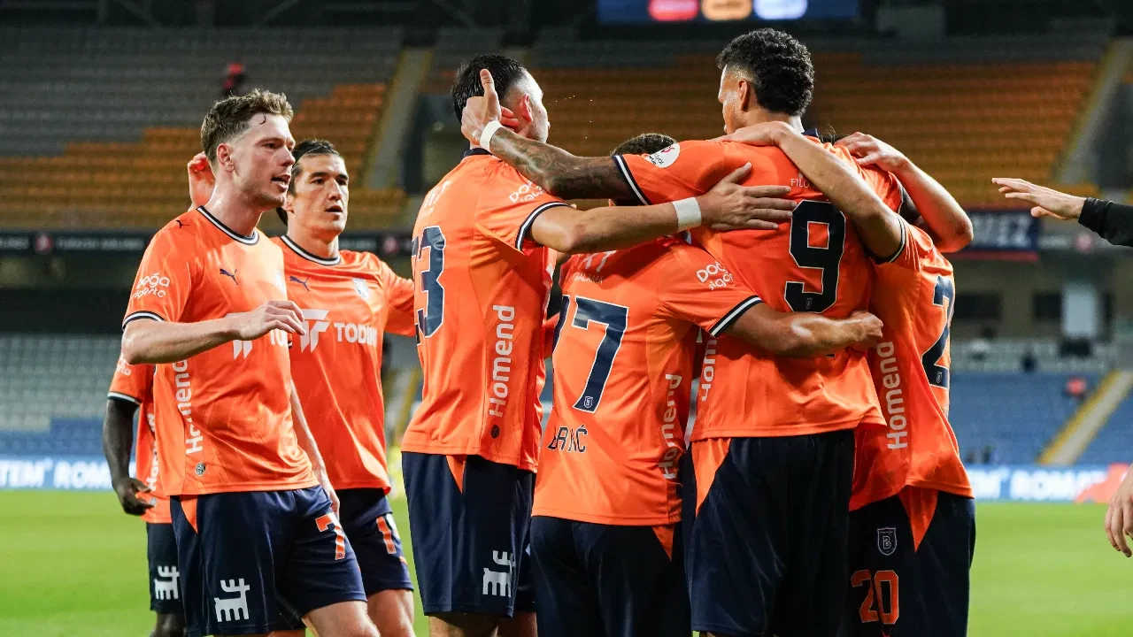 Başakşehir, Gençlerbirliği'ni 4-0 mağlup ederek galibiyete ulaştı