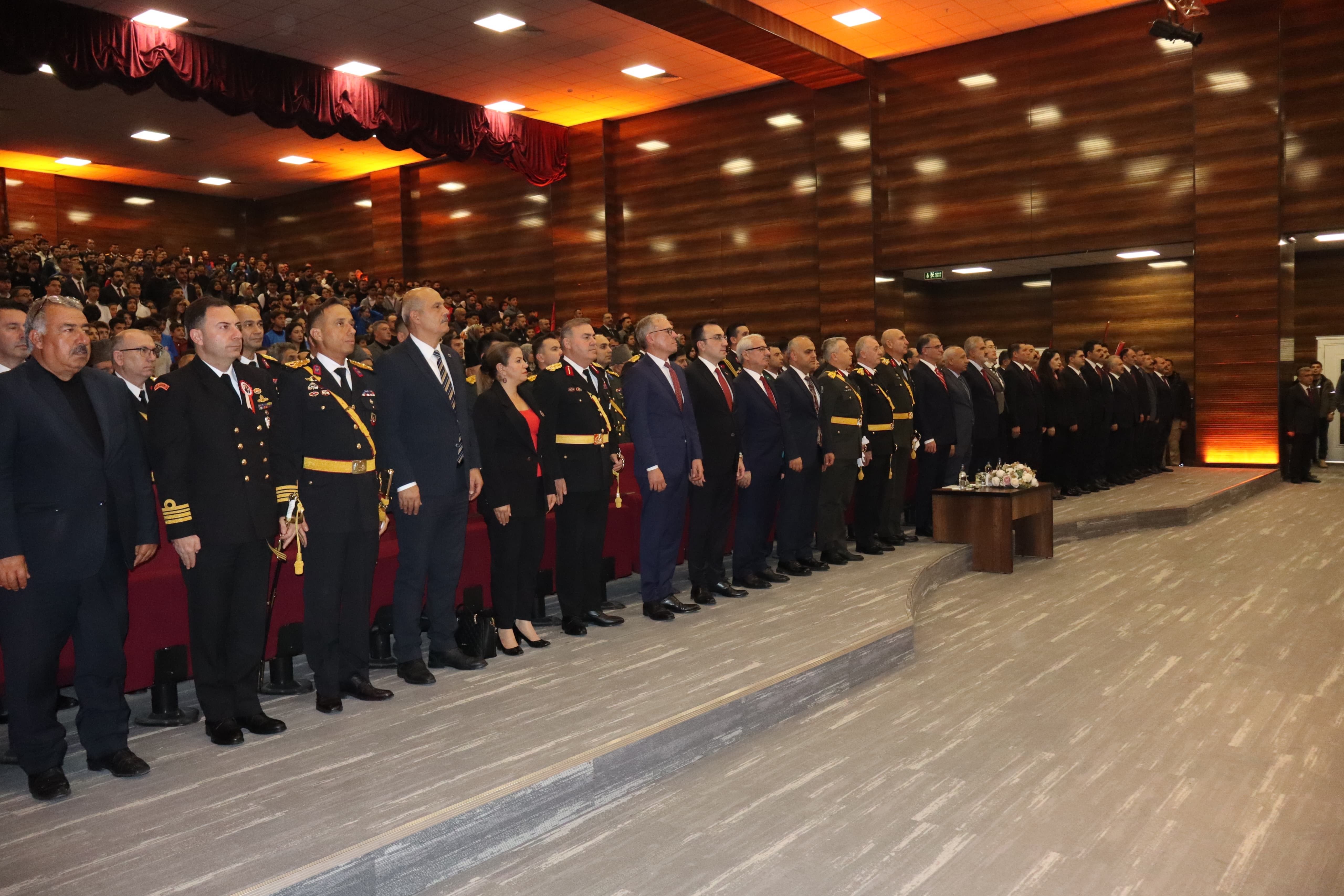 Van'da Cumhuriyet Bayramı'nın 103. yıl dönümü törenlerle kutlandı