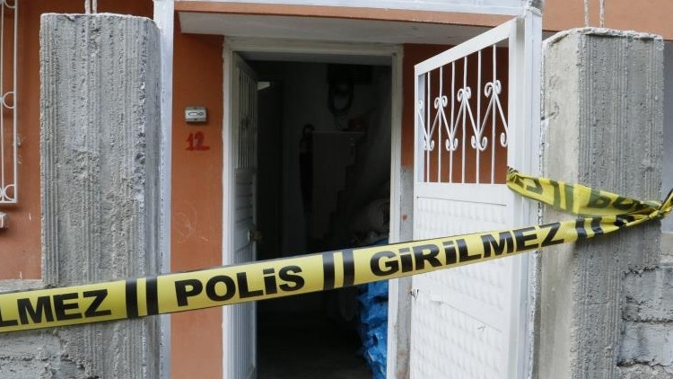 Konya'da bir adam eşini boğarak öldürdü