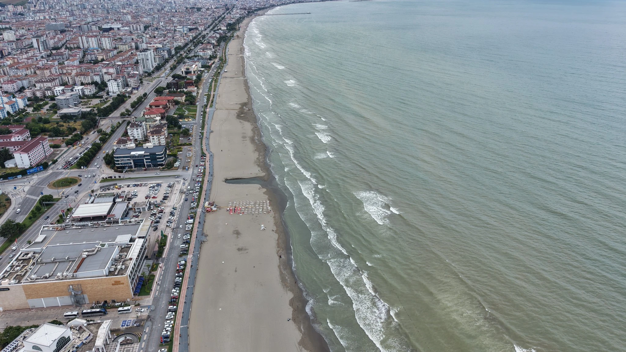 Samsun Valiliği olumsuz hava koşulları nedeniyle denize girilmemesi uyarısı yaptı