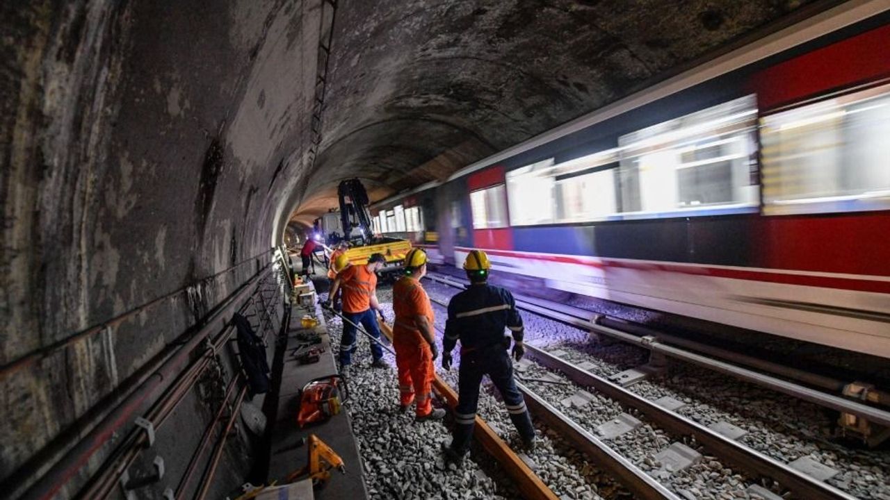 İzmir Metrosu'nda 1 Nisan'dan bu yana 844 metre ray yenilendi
