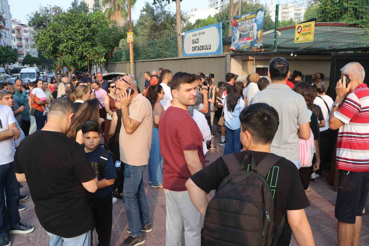 Adana'da okullarda turnike sistemiyle velilere anlık bildirim dönemi başladı