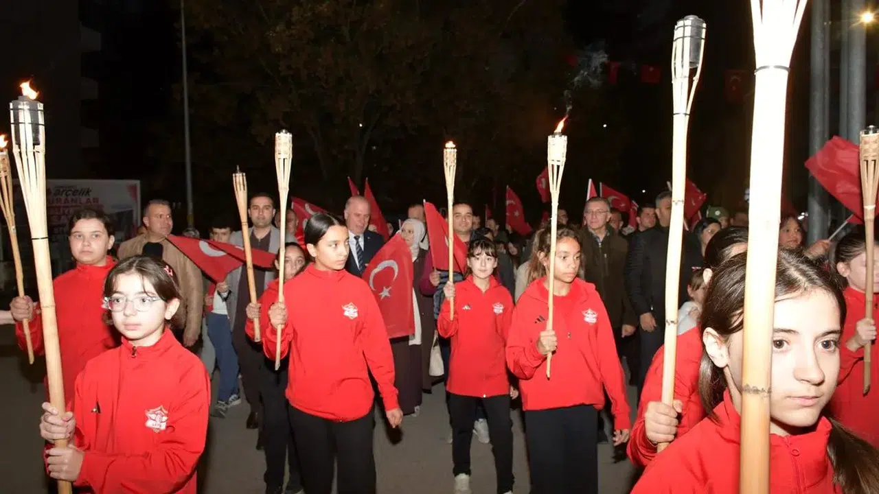 Bilecik'te Cumhuriyet Bayramı'nın 103. yılı fener alayı ve konserle kutlandı