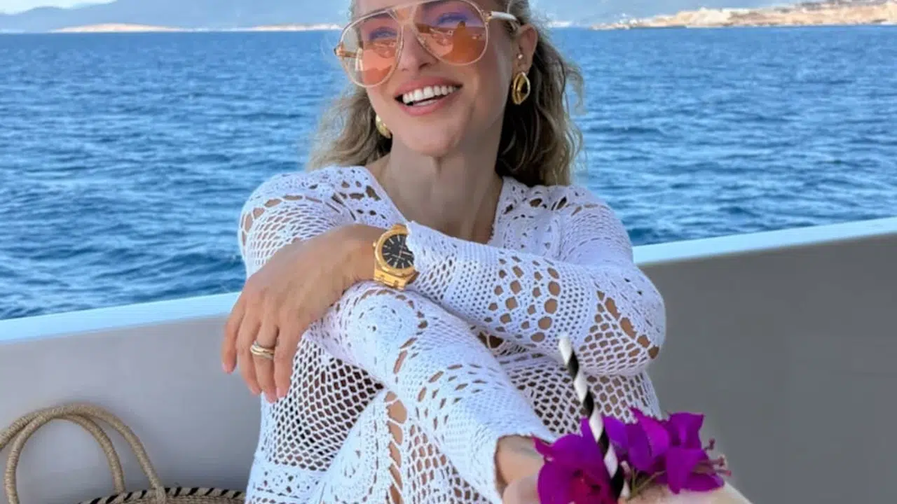 Burcu Esmersoy yeni yaşını şehirde düzenlenen partiyle kutladı