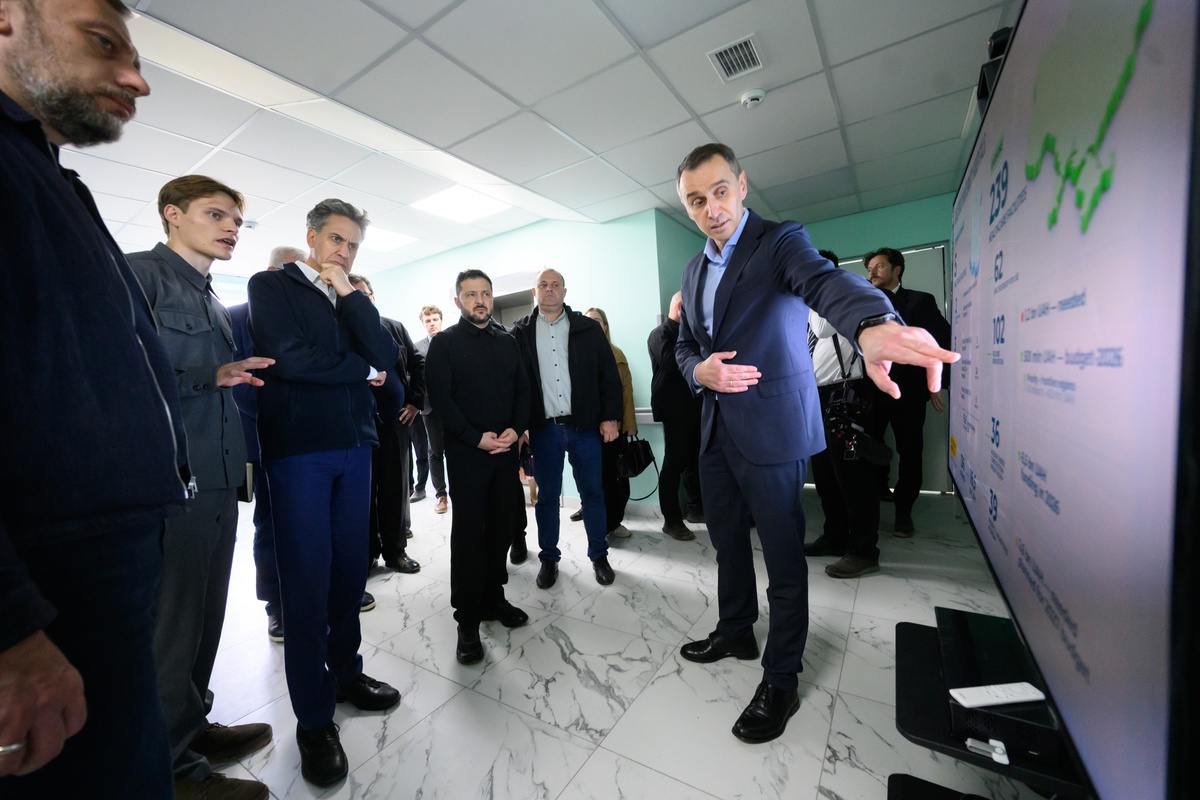 Zelenskiy Pryluky'deki yaralıları ziyaret ederek sığınak denetimi istedi