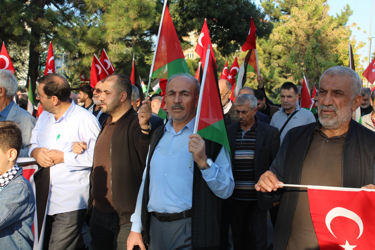 Malatya'da Aksa Tufanı'nın yıl dönümü kapsamında büyük yürüyüş düzenlendi
