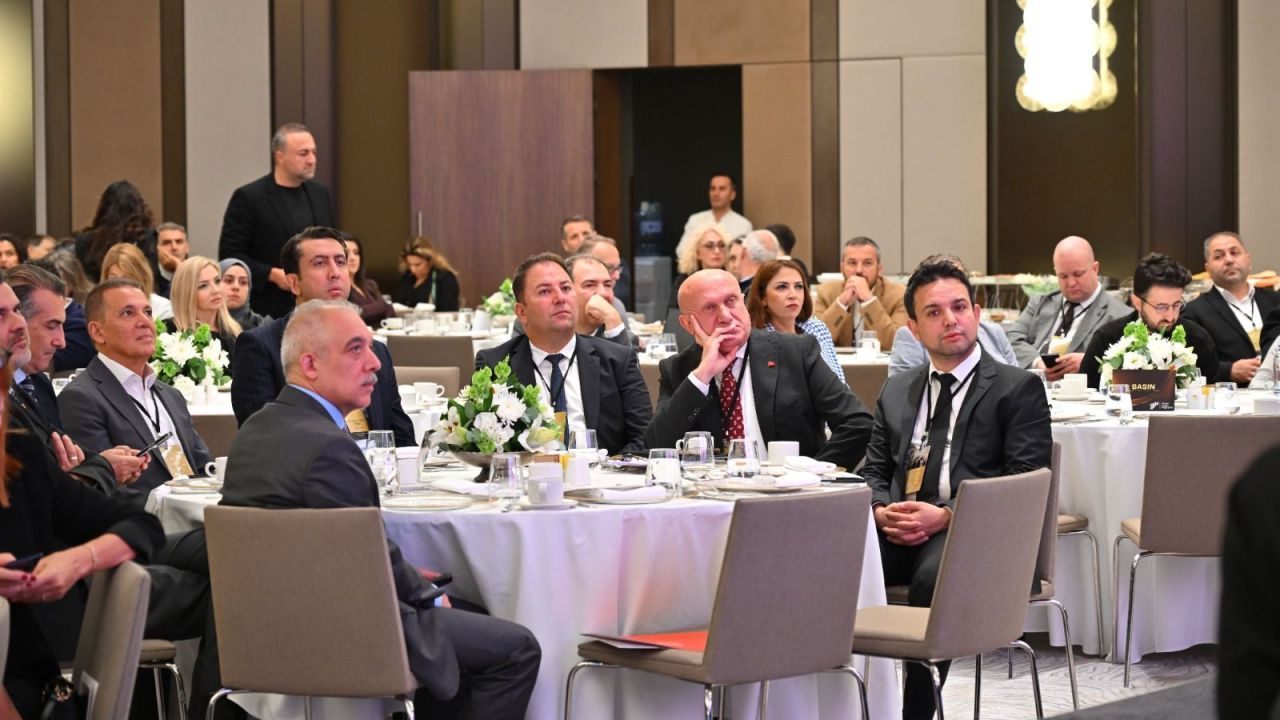 Uluslararası akademisyenler İstanbul'da eğitim liderleri zirvesinde buluştu