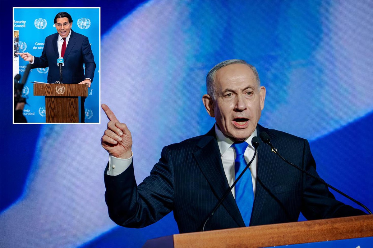 İsrail'in BM temsilcisi Danny Danon, İranlı diplomata Starlink terminali uzattı