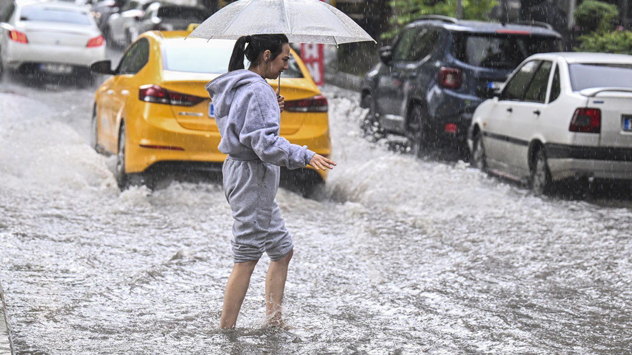 İstanbul'da Balkanlar üzerinden gelen serin ve yağışlı hava etkili oluyor