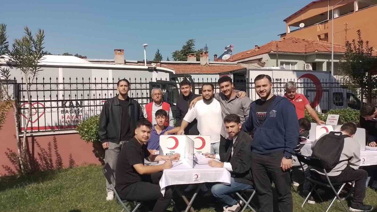 Sarıgöl Meslek Yüksekokulu öğrencileri kan bağışı kampanyasına katıldı