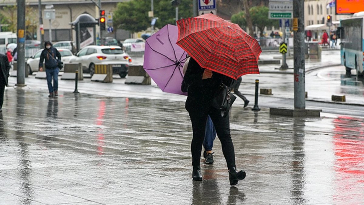 Meteoroloji hafta sonu için kuvvetli yağış ve fırtına uyarısı yaptı
