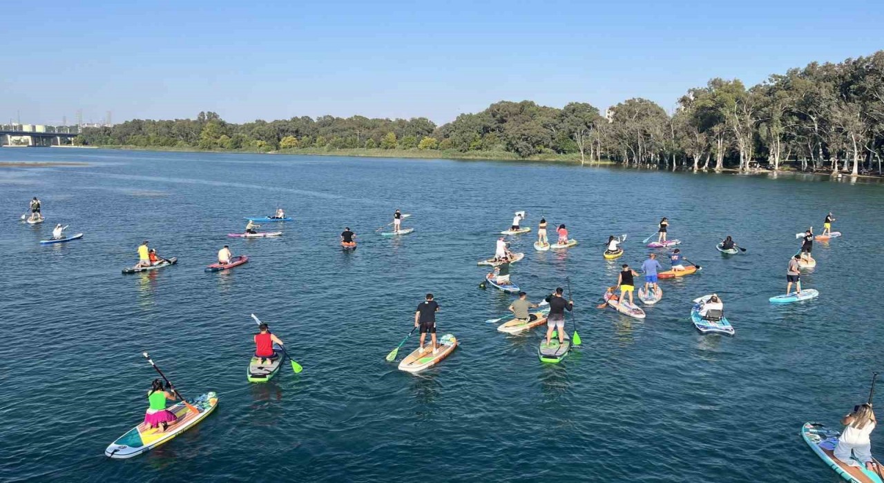 Kuşadası'nda doğa sporları tutkunları Zafer Bayramı'nı denizde kutlayacak
