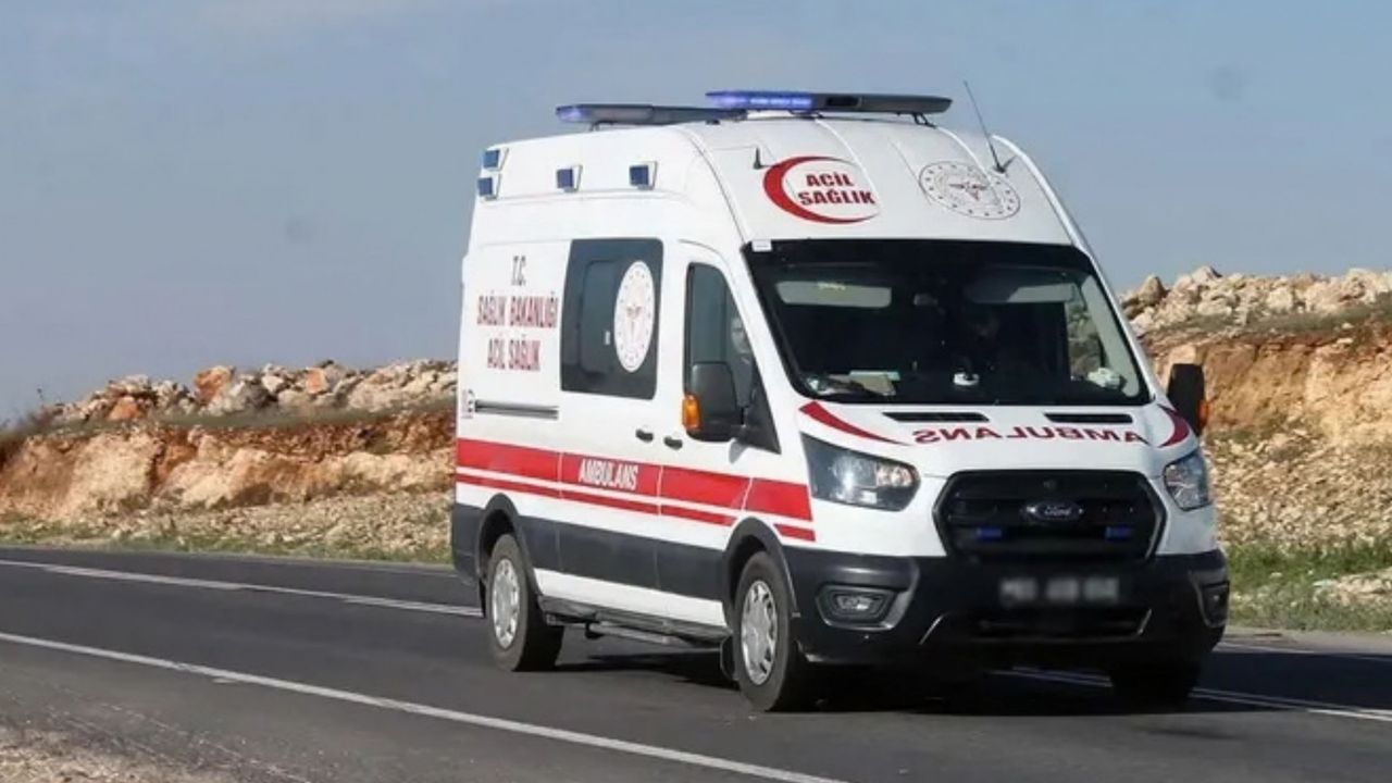 Viranşehir'de kontrolden çıkan otomobil şarampole yuvarlandı: 2 yaralı