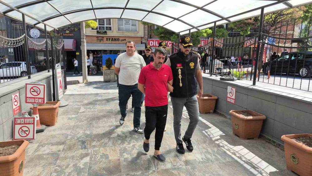 Eskişehir'deki bıçaklı cinayetle ilgili 4 şüpheli adliyeye sevk edildi