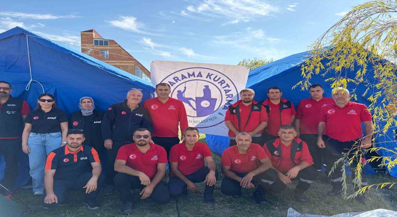 Adıyaman Belediyesi arama kurtarma ekibi Van'daki kampta üç ikincilik aldı