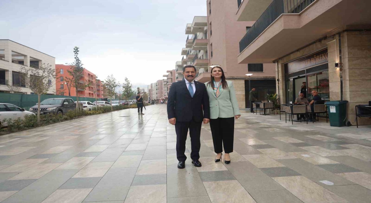 Antakya Atatürk Caddesi'nde yeni konut ve iş yerlerinde yaşam başladı