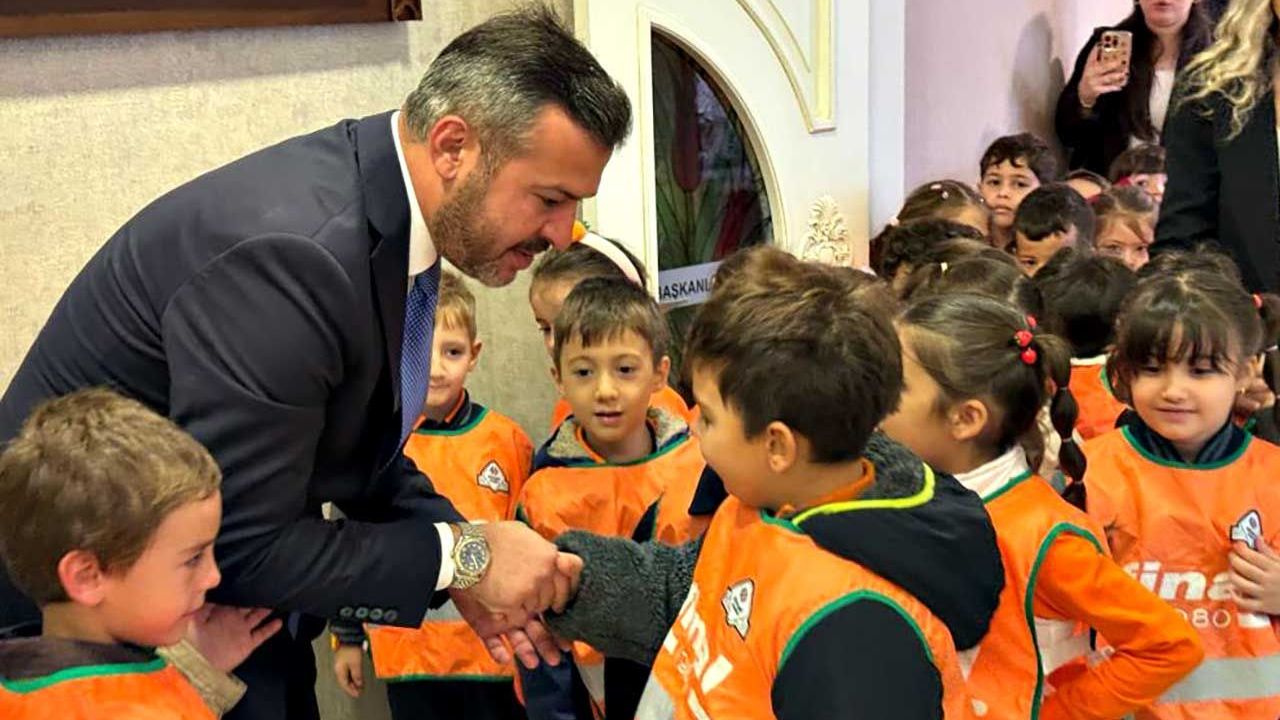 Karabük Belediye Başkanı Özkan Çetinkaya anaokulu öğrencilerini ağırladı
