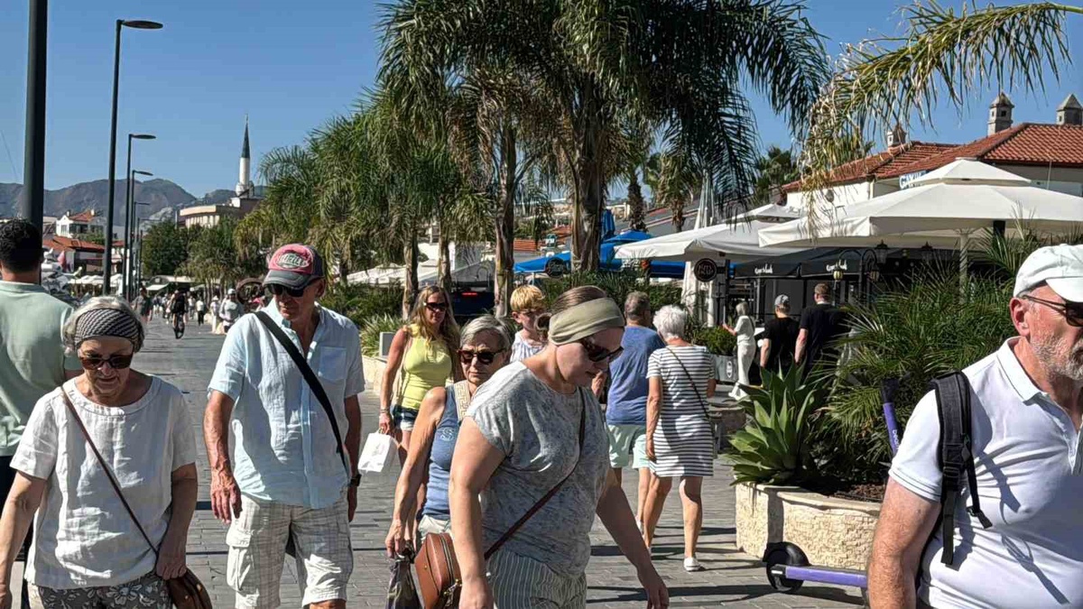 Marmaris bu hafta üç kruvaziyer gemisiyle 9 bin 400 turist ağırladı