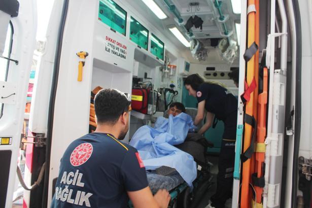 Aksaray'da ağaçtan düşen çocuğun koluna bahçe korkuluğu demiri saplandı