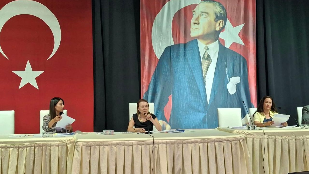 Konak Belediye Meclisi'nde temizlik ve altyapı gündemi görüşüldü
