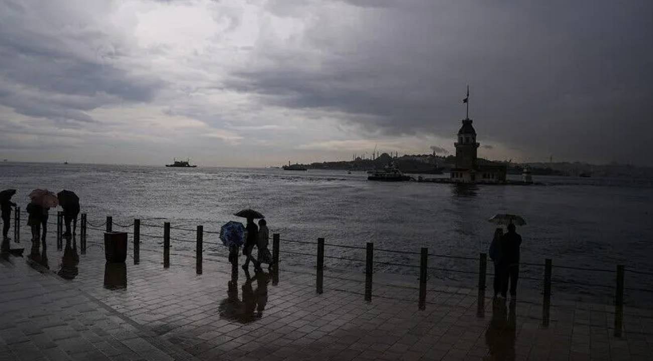İstanbul Valiliği kuvvetli yağış ve fırtına uyarısı yaptı