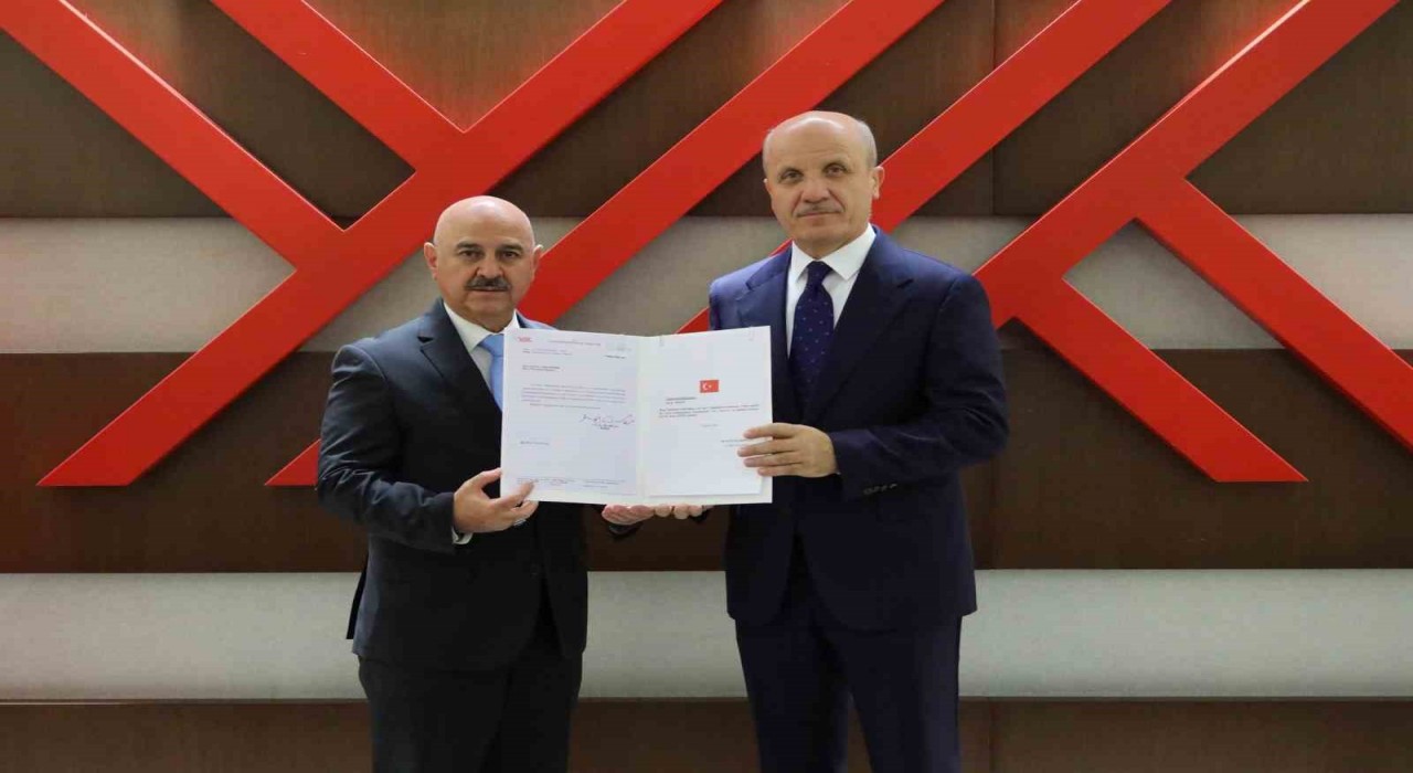 Nedim Sözbir Düzce Üniversitesi rektörlüğündeki ikinci dönemine başladı