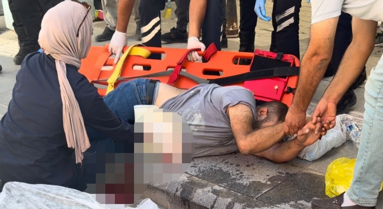 Aksaray'da bir kişi kendini bıçaklayarak ağır yaralandı