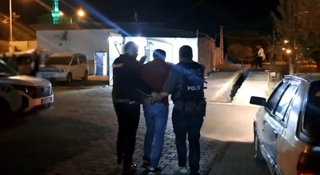Tatvan'da otomobilde 1 kilo 700 gram skunk ele geçirildi
