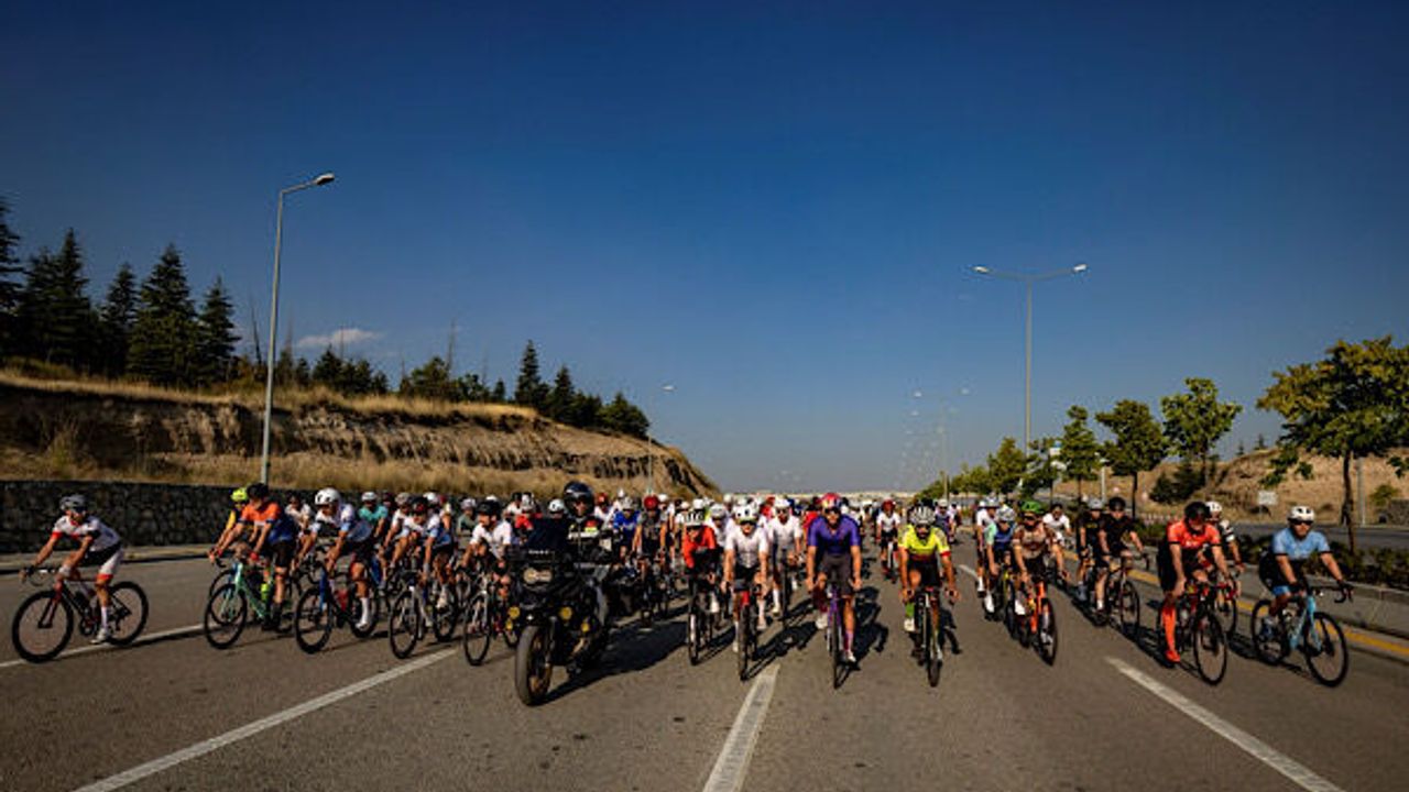 Ankara'da düzenlenen 5. Uluslararası Gran Fondo bisiklet yarışında şampiyonlar belli oldu
