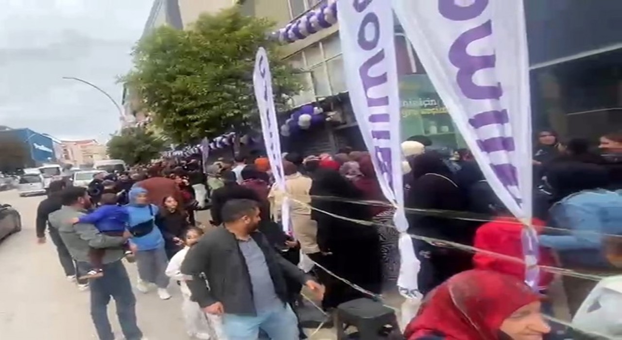 Darıca'da indirim kampanyası izdihama yol açınca zabıta müdahale etti