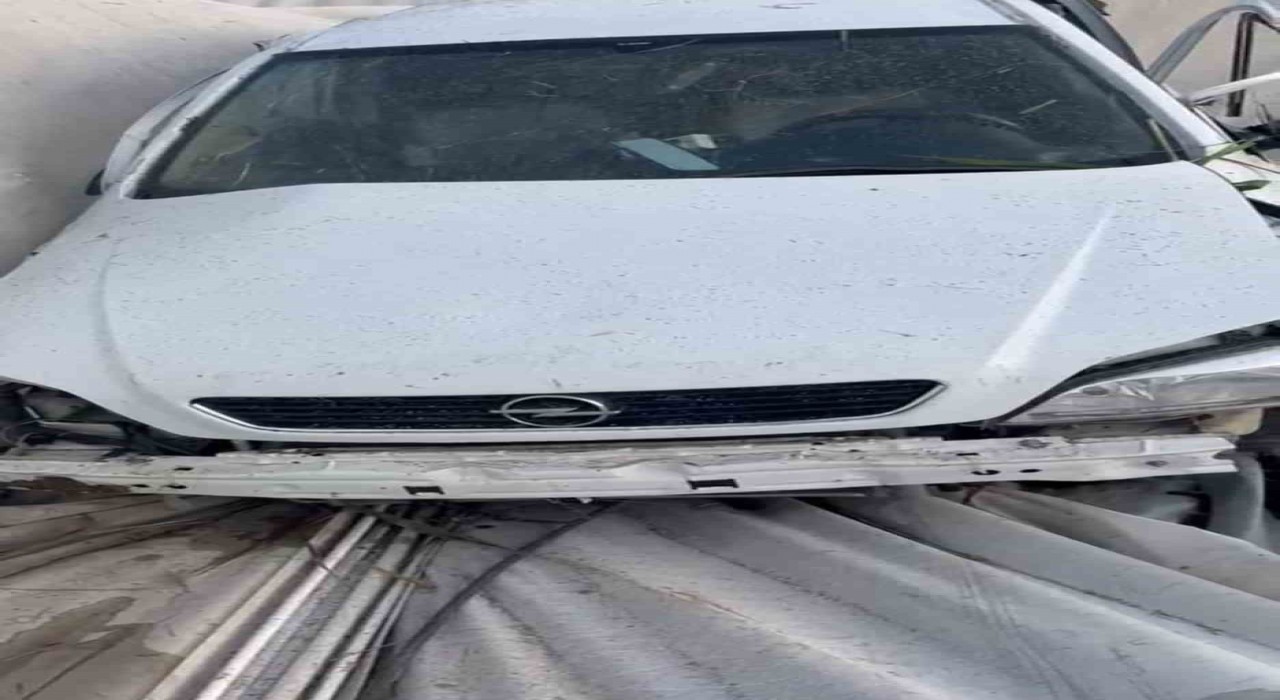 Mersin'de otomobil seraya girip zemine düştü: 1 ölü