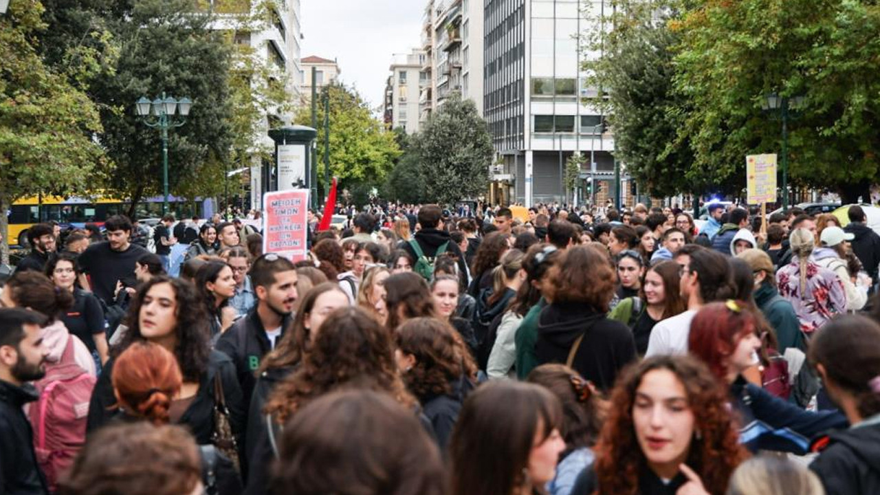 Yunanistan'da öğrenciler eğitim ve barınma desteği için Atina'da toplandı