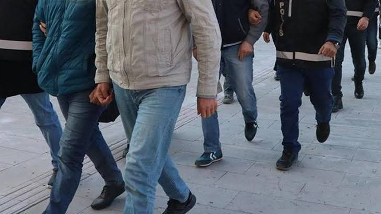 FETÖ'nün Signal üzerinden haberleşen bilişim yapılanmasına operasyon