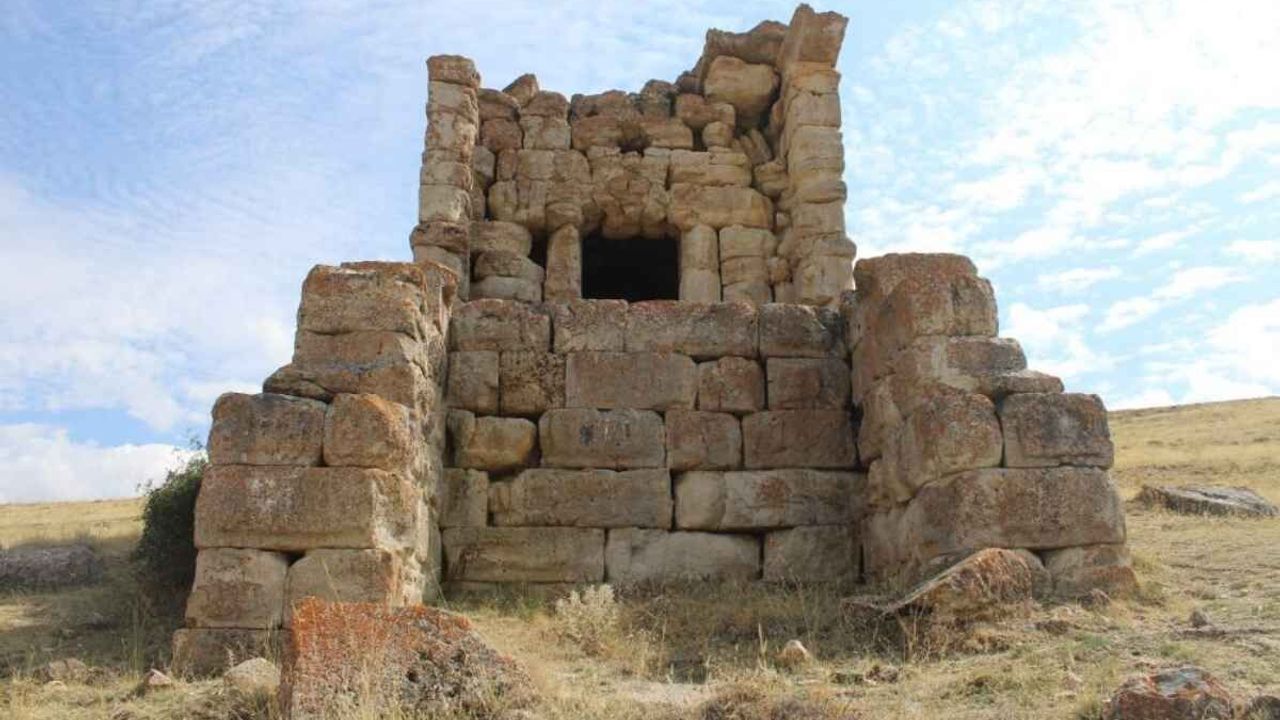 Kayseri'deki Roma dönemi anıt mezarı restorasyon bekliyor