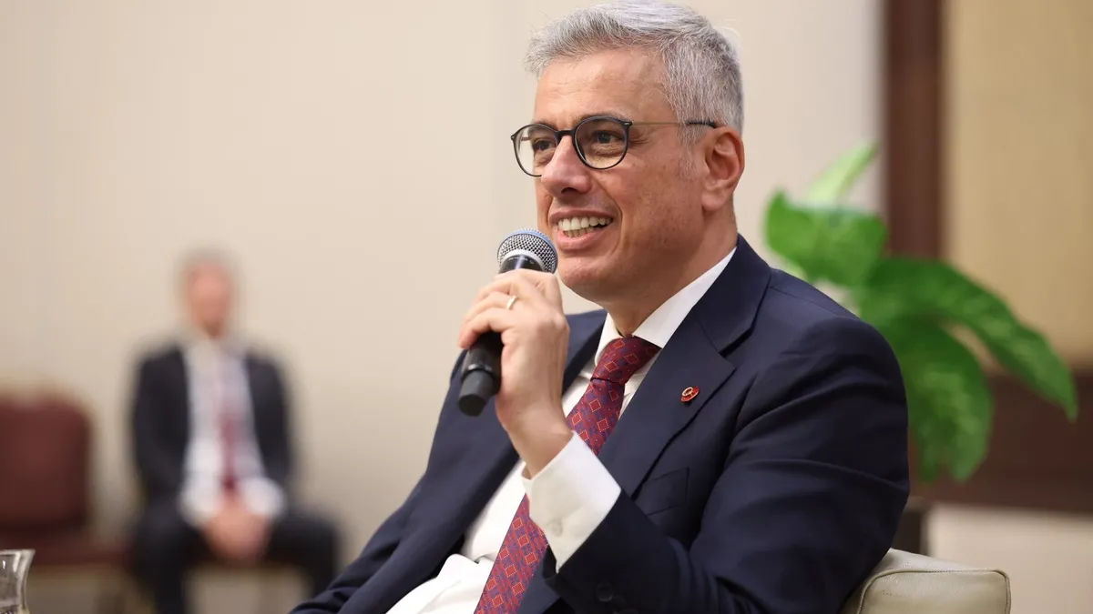 Sağlık Bakanı Memişoğlu sektör temsilcileriyle bir araya geldi