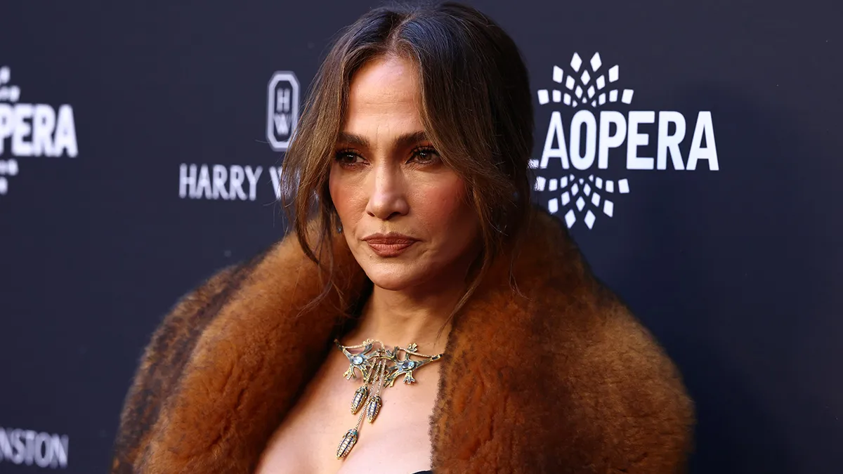Jennifer Lopez ve Brett Goldstein Los Angeles'ta birlikte görüntülendi