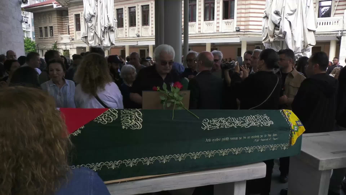 Gülsen Tuncer Şişli Camii'nde düzenlenen törenin ardından defnedildi