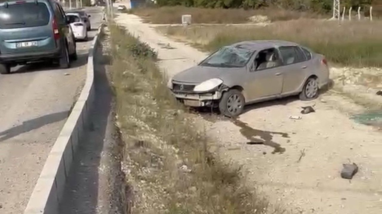 Elazığ'da kontrolden çıkan araç boş araziye savruldu: 1 yaralı